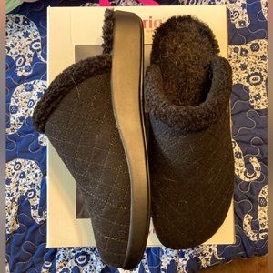 New in Box Algeria Comfee Black Slippers size 40